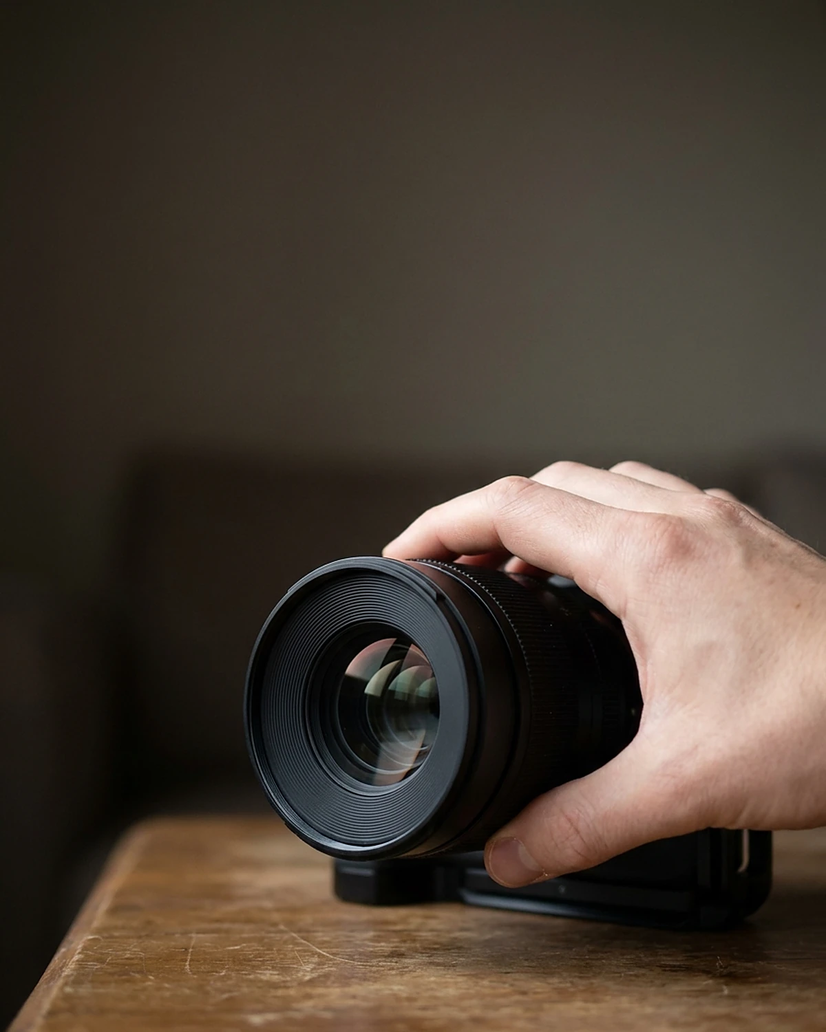Flash Science cover illustration — How Does Camera Autofocus Find a Sharp Image?